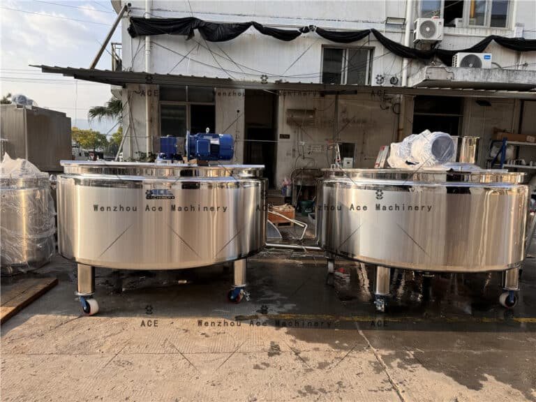 Chocolate mixing tank